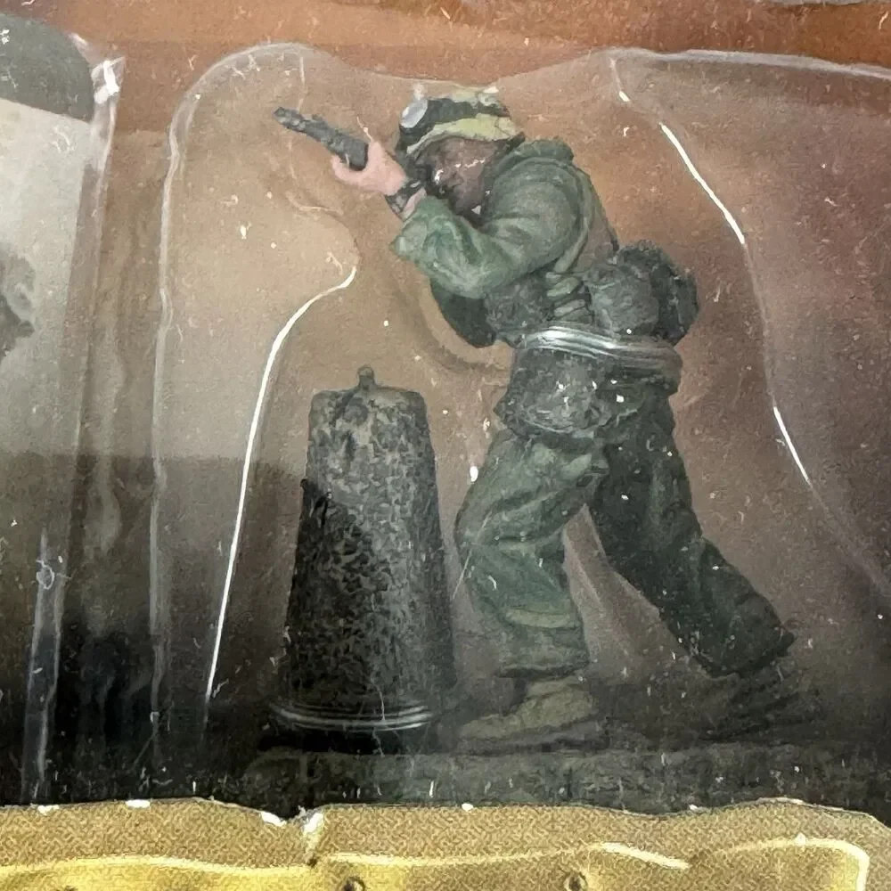 Forces of Valor: US Marine 3rd Batt. 5th Marine Reg. GySgt. Chen 1:32 TM4